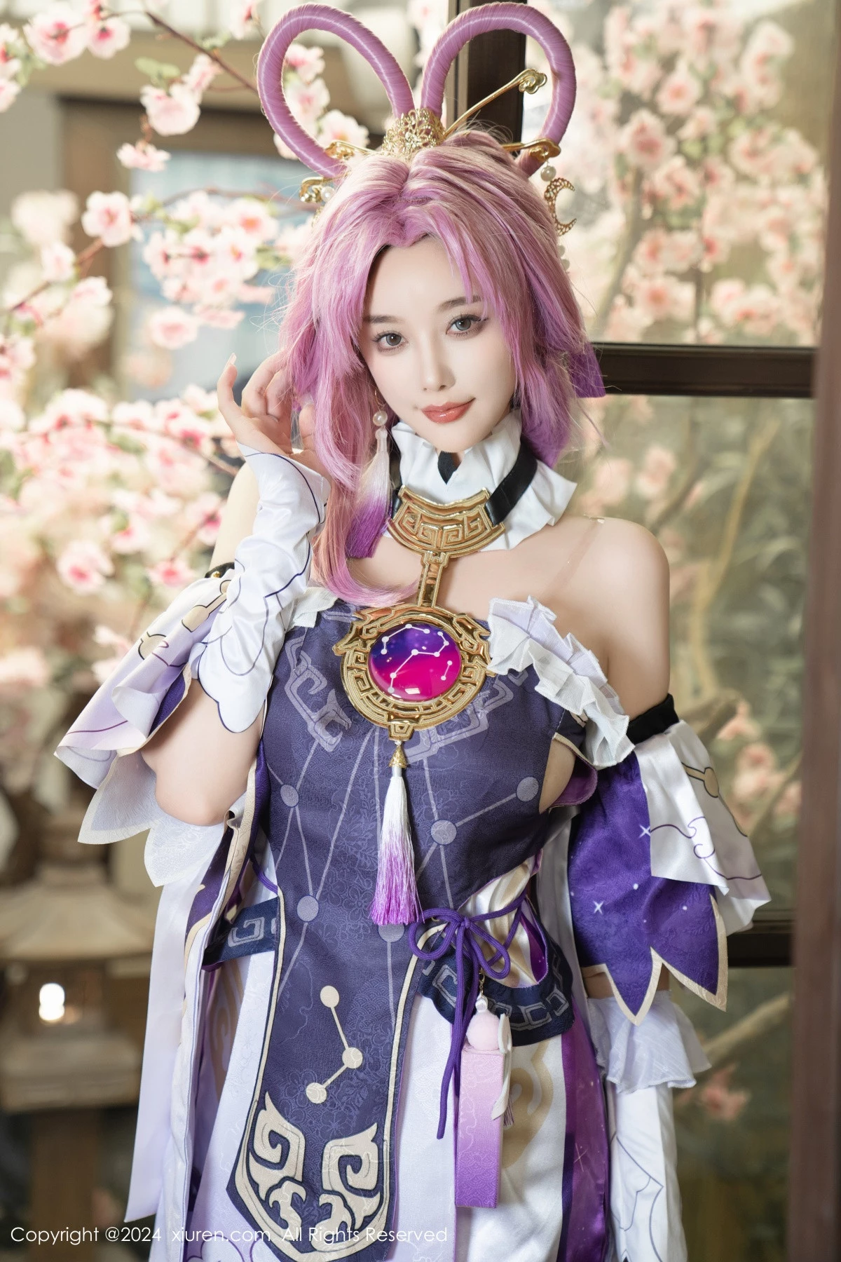 Xgyw.Org_XiuRen第8943期_女神杨晨晨Yome性感紫色Cosplay服饰配白丝袜秀丰满身材诱惑写真79P