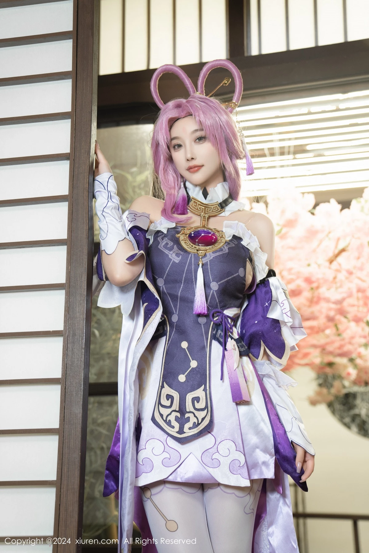 Xgyw.Org_XiuRen第8943期_女神杨晨晨Yome性感紫色Cosplay服饰配白丝袜秀丰满身材诱惑写真79P