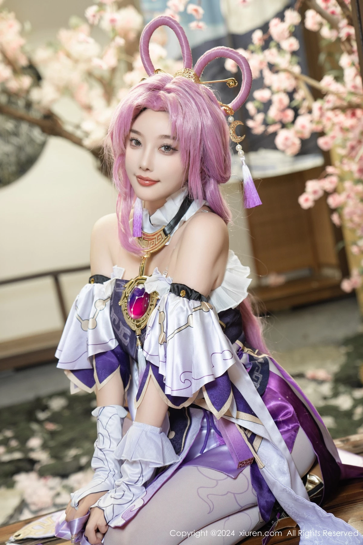 Xgyw.Org_XiuRen第8943期_女神杨晨晨Yome性感紫色Cosplay服饰配白丝袜秀丰满身材诱惑写真79P