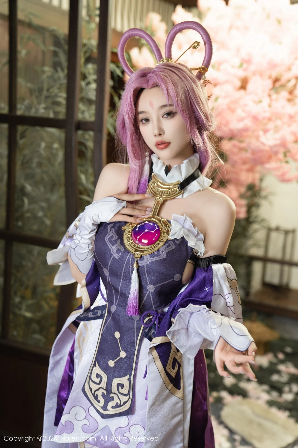 Xgyw.Org_XiuRen第8943期_女神杨晨晨Yome性感紫色Cosplay服饰配白丝袜秀丰满身材诱惑写真79P