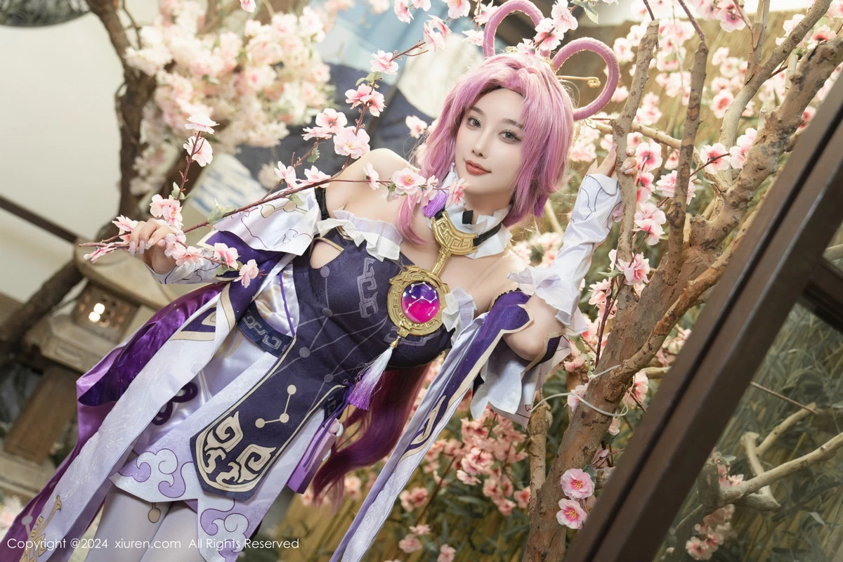 Xgyw.Org_XiuRen第8943期_女神杨晨晨Yome性感紫色Cosplay服饰配白丝袜秀丰满身材诱惑写真79P