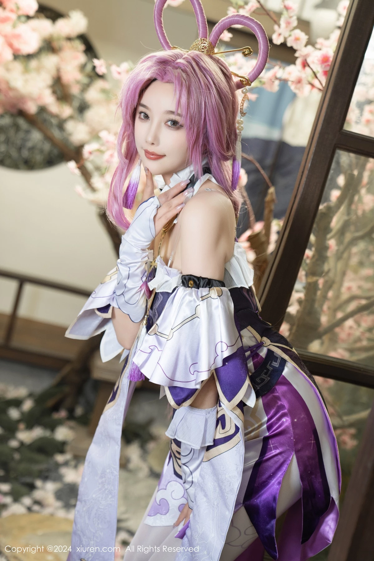 Xgyw.Org_XiuRen第8943期_女神杨晨晨Yome性感紫色Cosplay服饰配白丝袜秀丰满身材诱惑写真79P