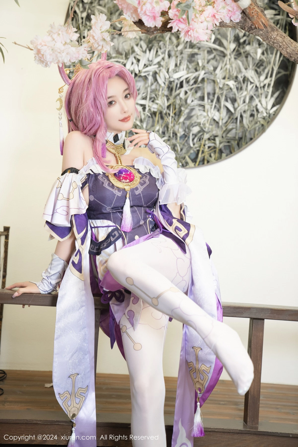 Xgyw.Org_XiuRen第8943期_女神杨晨晨Yome性感紫色Cosplay服饰配白丝袜秀丰满身材诱惑写真79P