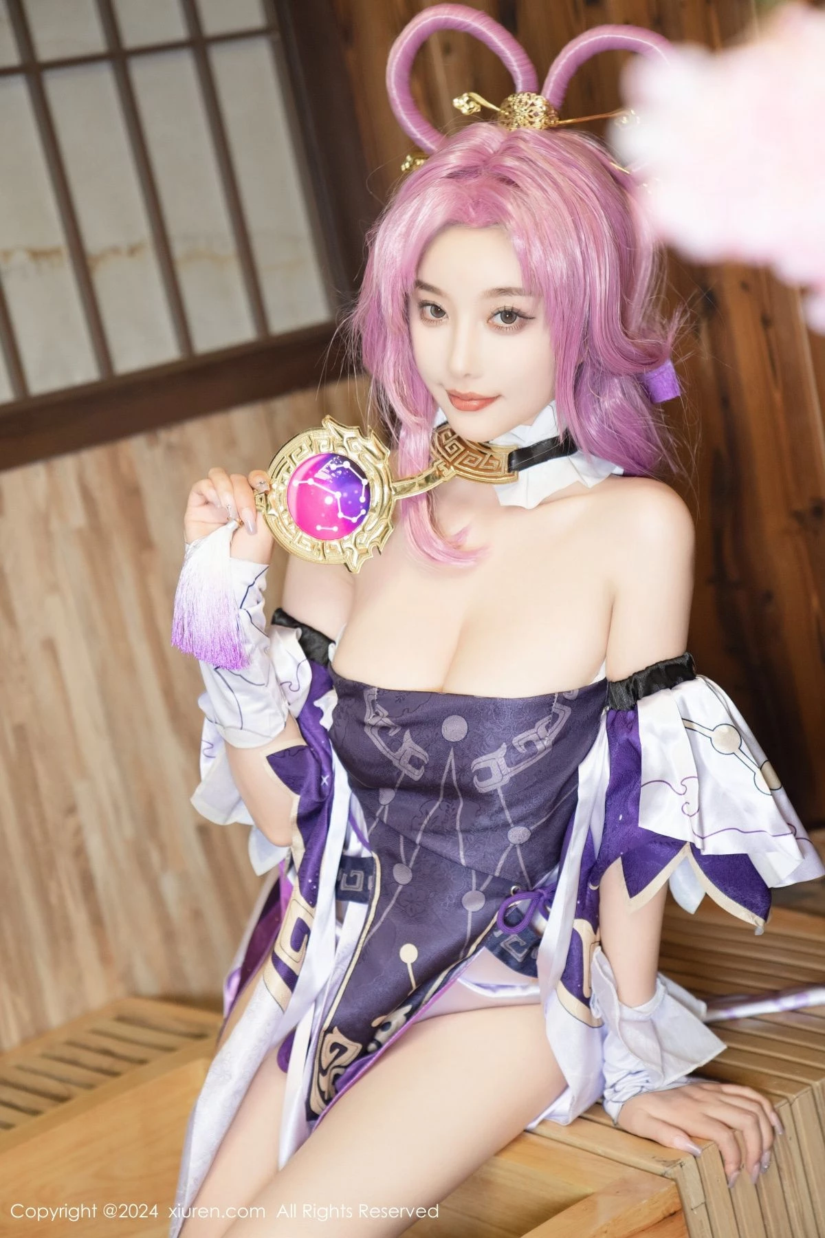 Xgyw.Org_XiuRen第8943期_女神杨晨晨Yome性感紫色Cosplay服饰配白丝袜秀丰满身材诱惑写真79P