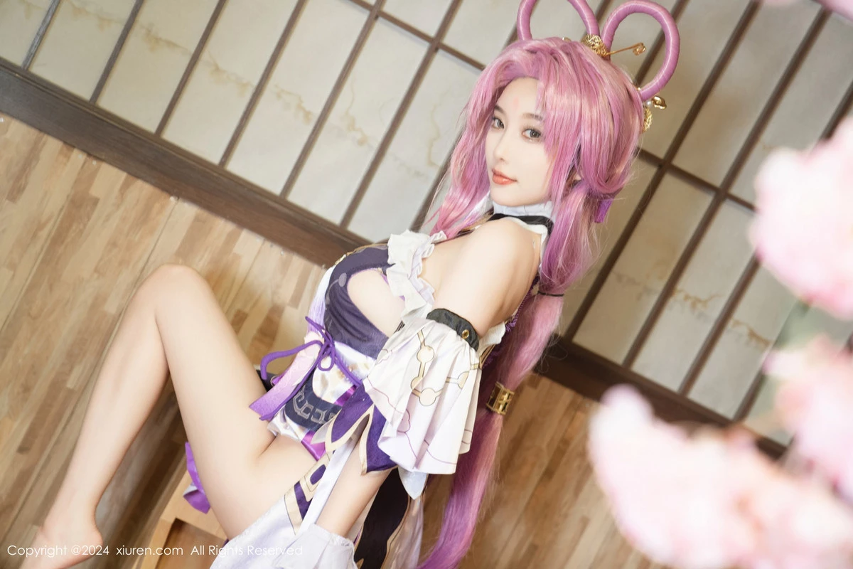 Xgyw.Org_XiuRen第8943期_女神杨晨晨Yome性感紫色Cosplay服饰配白丝袜秀丰满身材诱惑写真79P