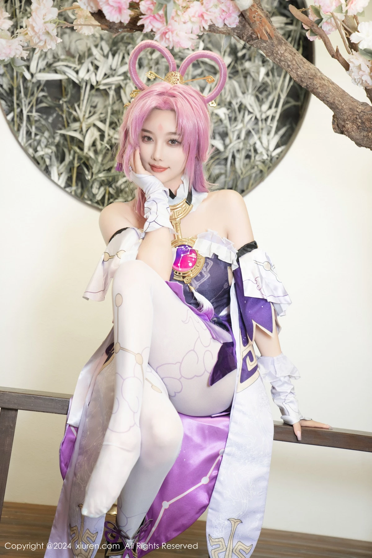 Xgyw.Org_XiuRen第8943期_女神杨晨晨Yome性感紫色Cosplay服饰配白丝袜秀丰满身材诱惑写真79P