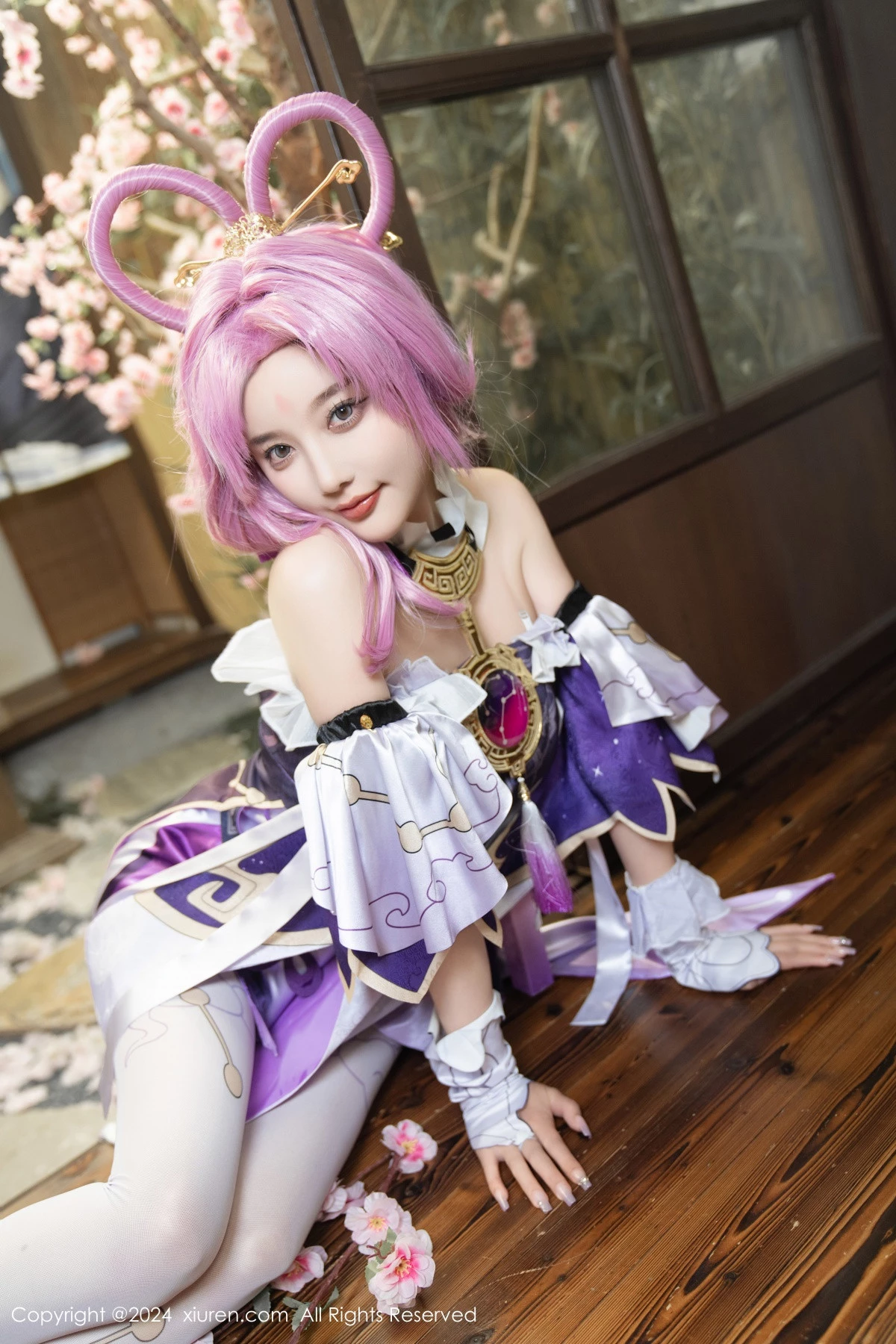 Xgyw.Org_XiuRen第8943期_女神杨晨晨Yome性感紫色Cosplay服饰配白丝袜秀丰满身材诱惑写真79P