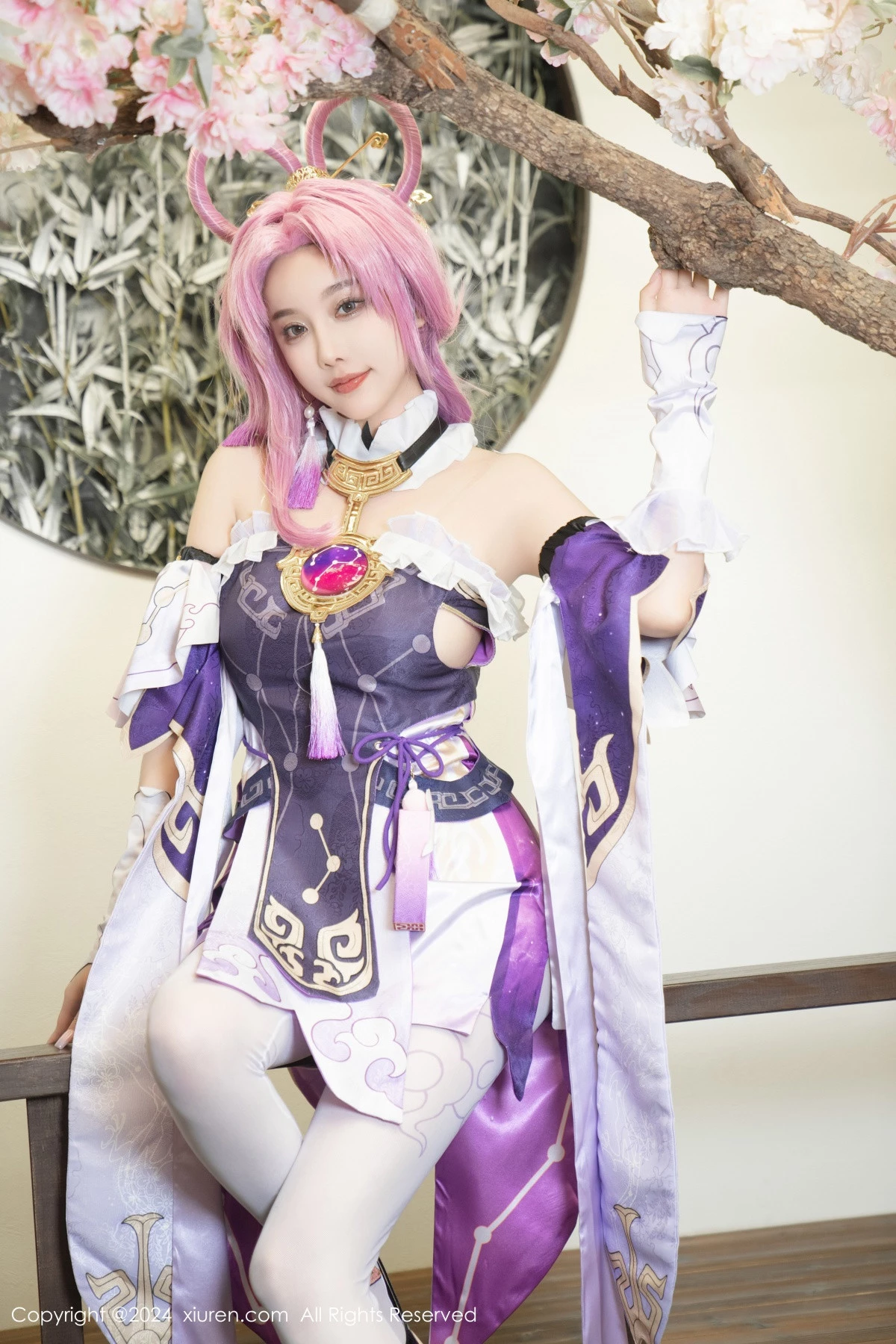 Xgyw.Org_XiuRen第8943期_女神杨晨晨Yome性感紫色Cosplay服饰配白丝袜秀丰满身材诱惑写真79P