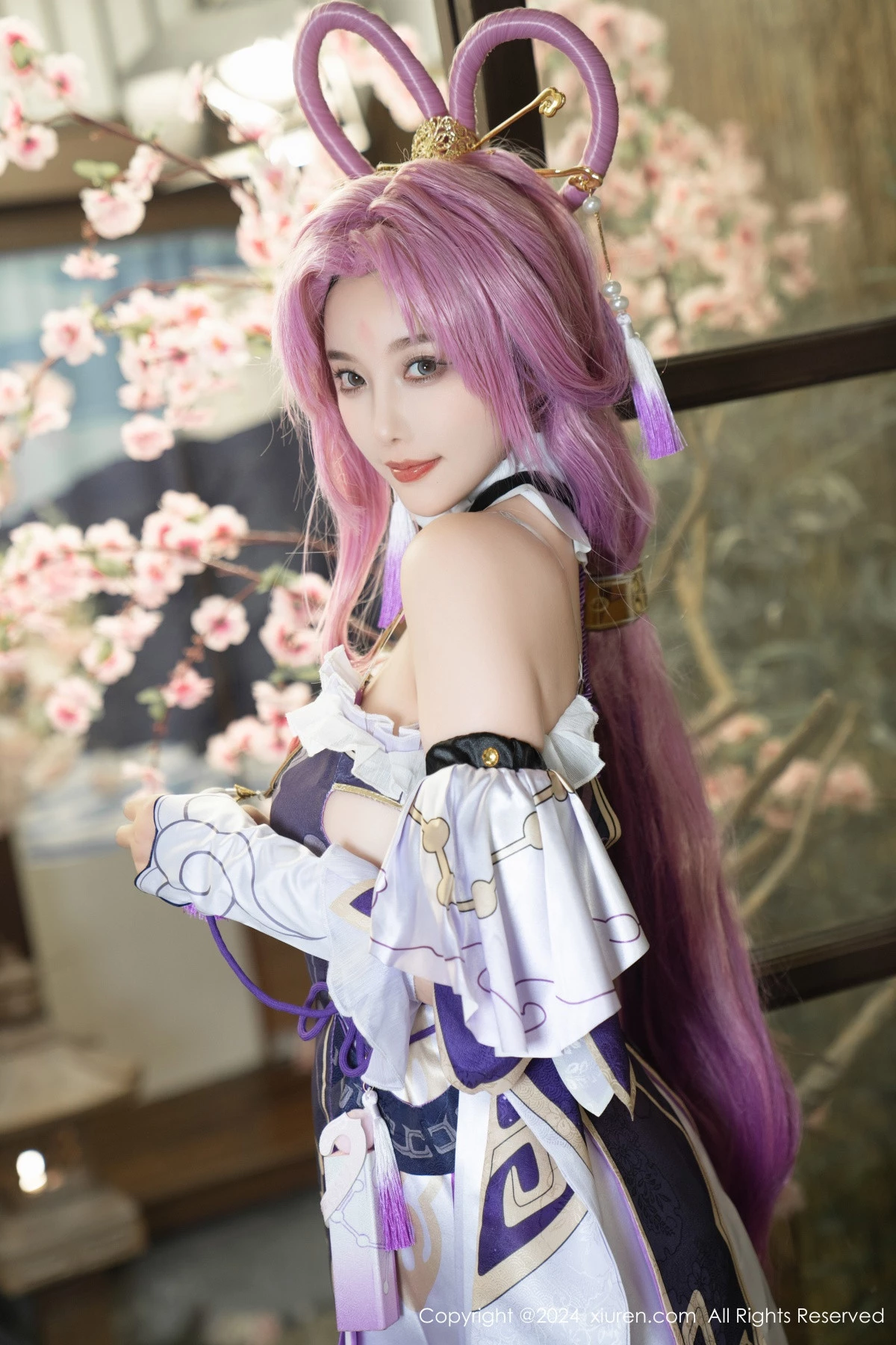 Xgyw.Org_XiuRen第8943期_女神杨晨晨Yome性感紫色Cosplay服饰配白丝袜秀丰满身材诱惑写真79P