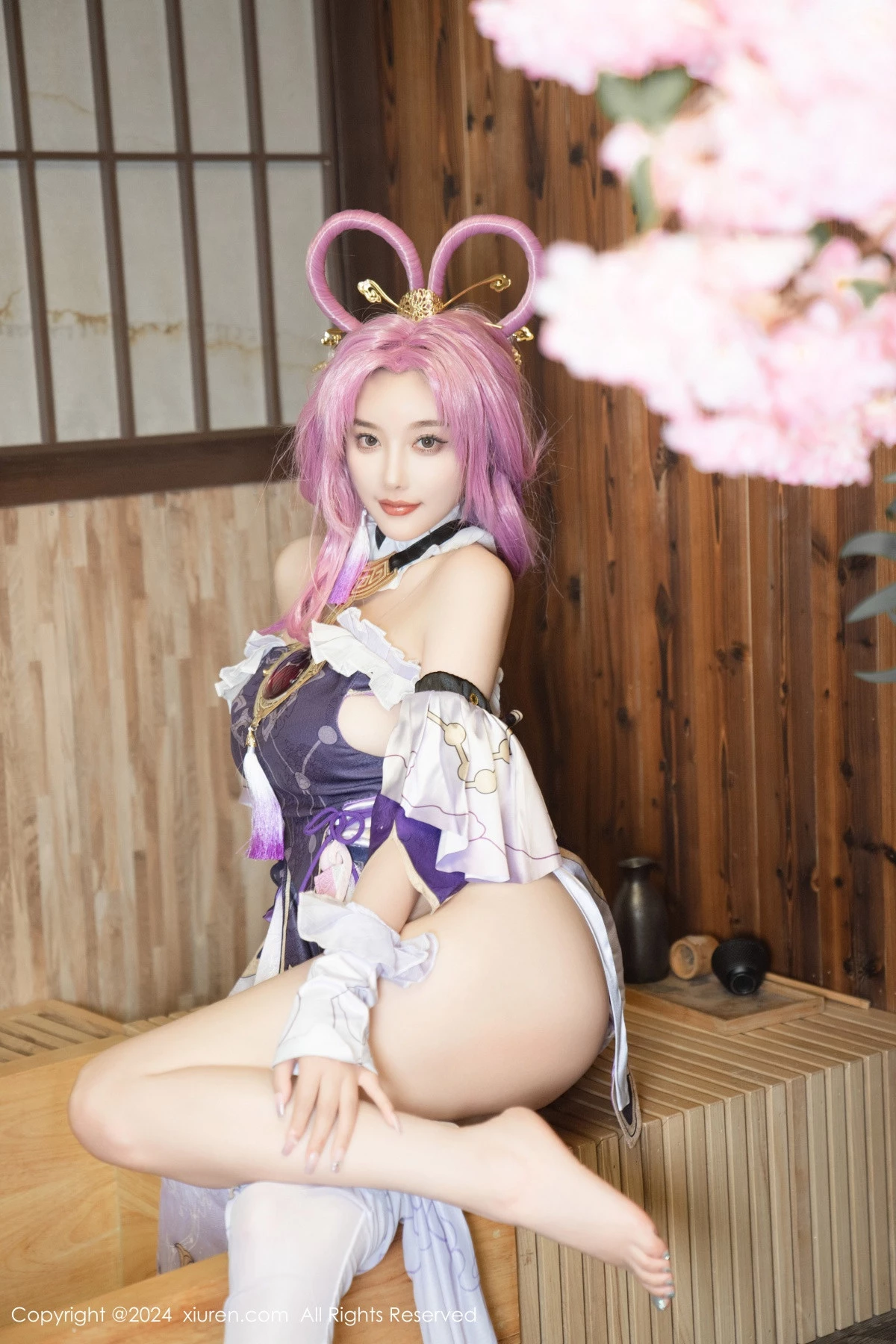 Xgyw.Org_XiuRen第8943期_女神杨晨晨Yome性感紫色Cosplay服饰配白丝袜秀丰满身材诱惑写真79P