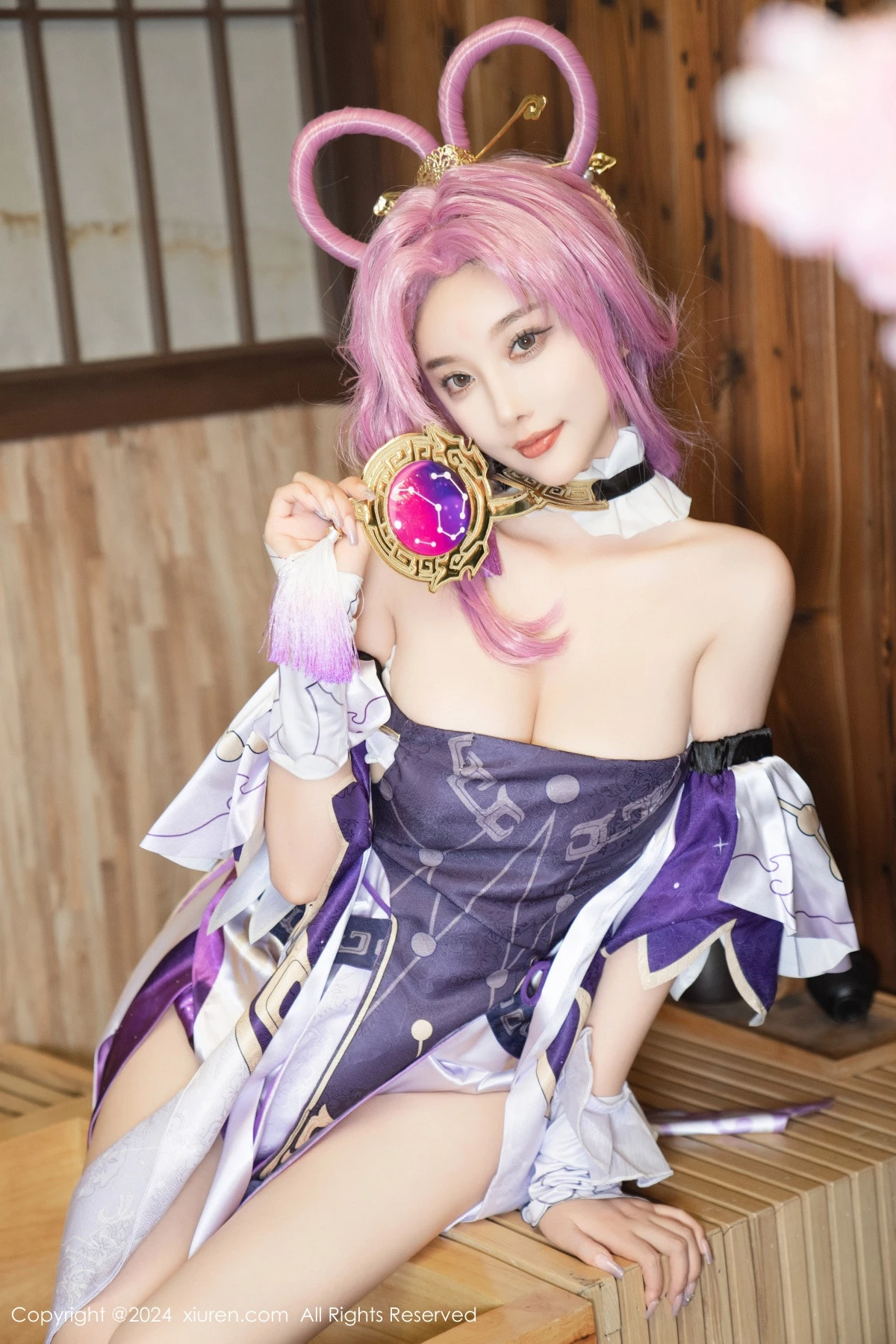 Xgyw.Org_XiuRen第8943期_女神杨晨晨Yome性感紫色Cosplay服饰配白丝袜秀丰满身材诱惑写真79P