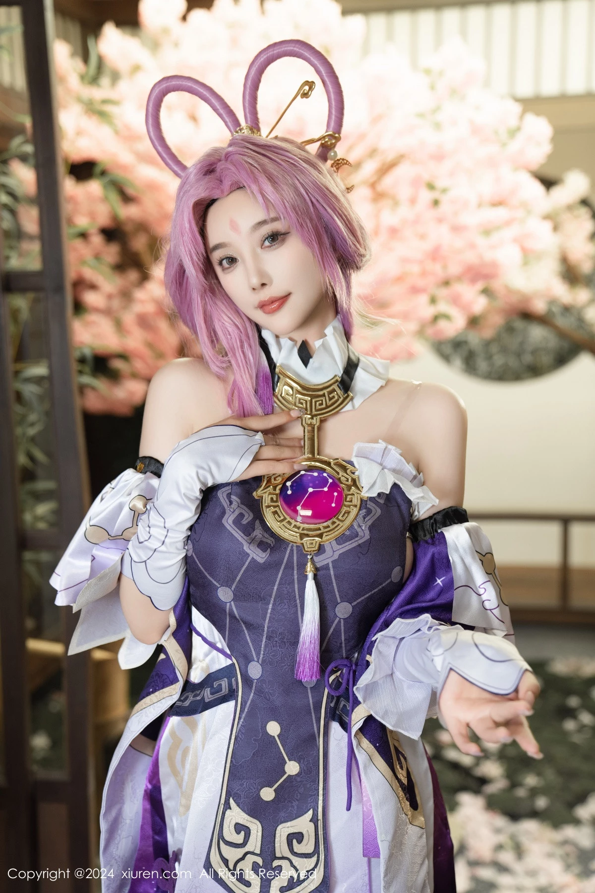 Xgyw.Org_XiuRen第8943期_女神杨晨晨Yome性感紫色Cosplay服饰配白丝袜秀丰满身材诱惑写真79P