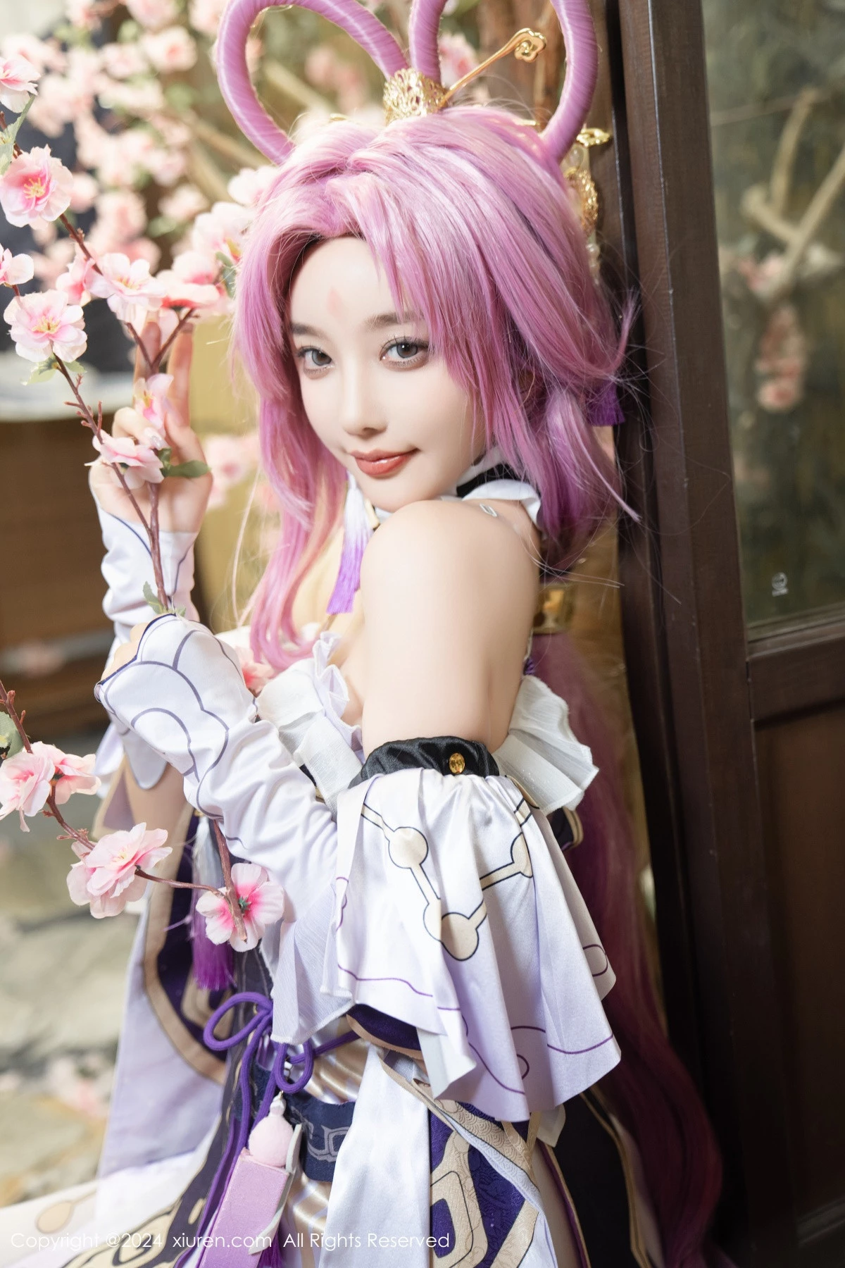 Xgyw.Org_XiuRen第8943期_女神杨晨晨Yome性感紫色Cosplay服饰配白丝袜秀丰满身材诱惑写真79P