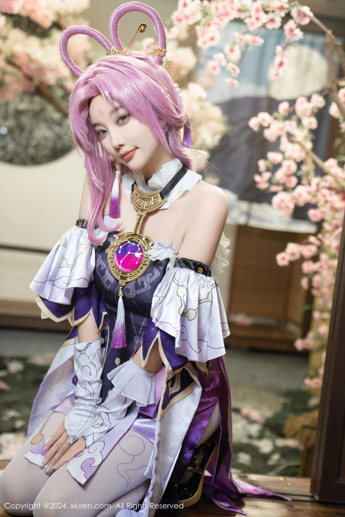 Xgyw.Org_XiuRen第8943期_女神杨晨晨Yome性感紫色Cosplay服饰配白丝袜秀丰满身材诱惑写真79P