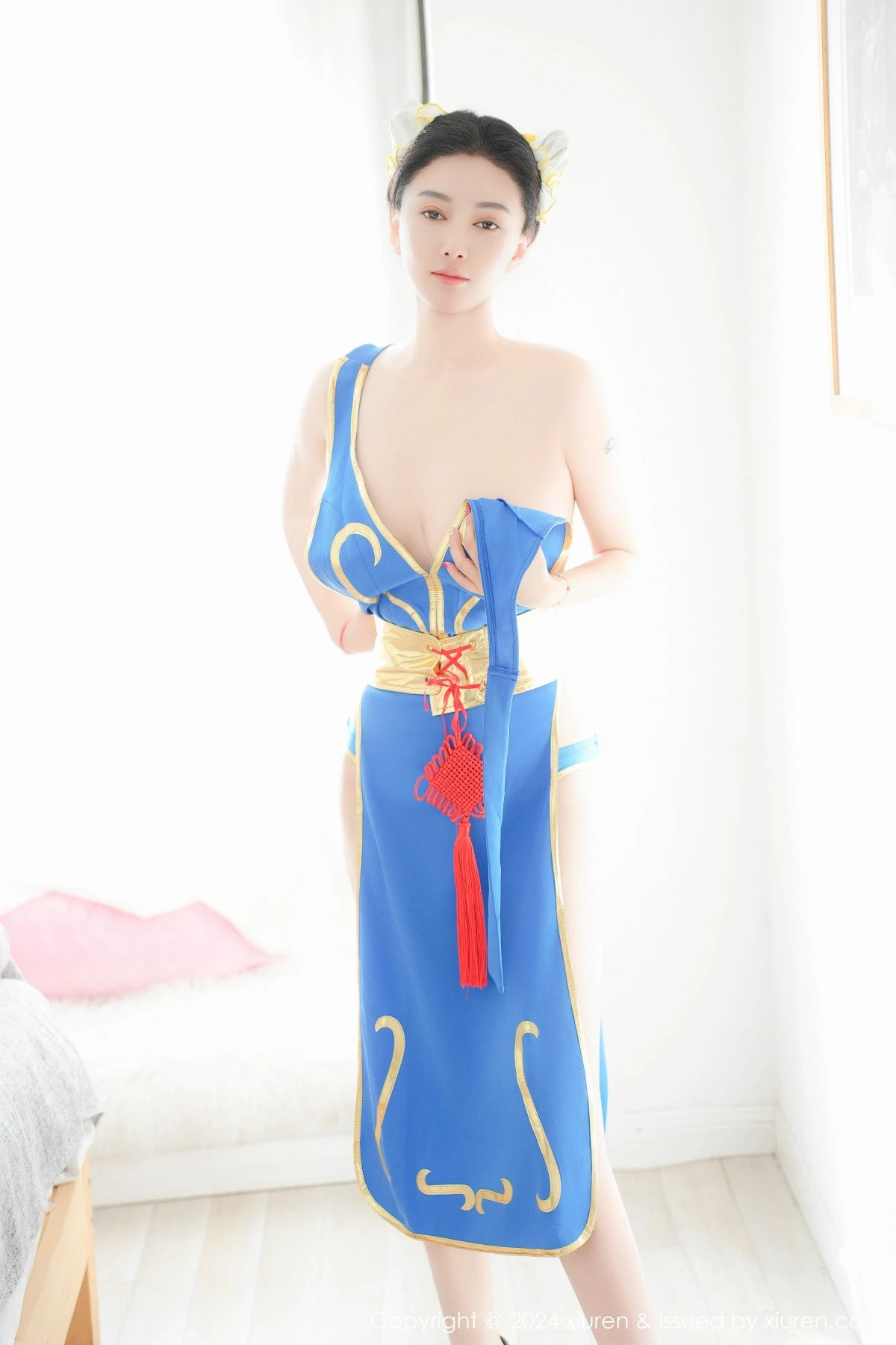 Xgyw.Org_XiuRen第9252期_模特雅茹老师性感蓝色COSPLAY服饰秀白嫩柔美身姿诱惑写真61P