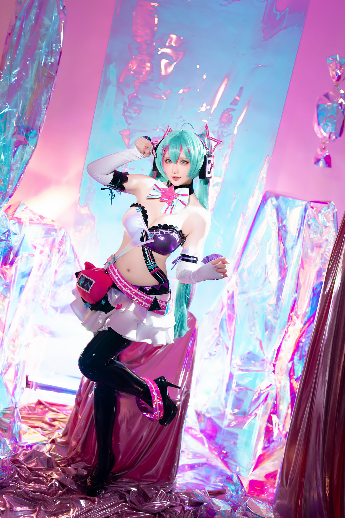 Coser小姐姐星之迟迟Miku初音未来喵斯快跑主题性感内衣配黑皮长袜秀完美身材诱惑写真73P